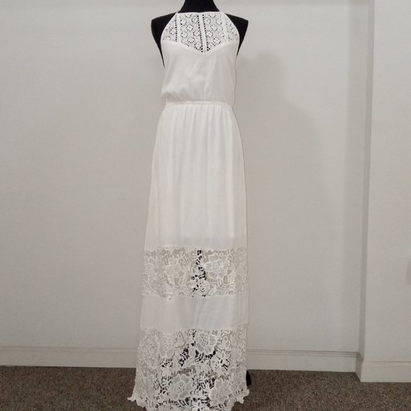 Lulus Dresses & Skirts - Lulus Dashing Dame White floral islet dress.